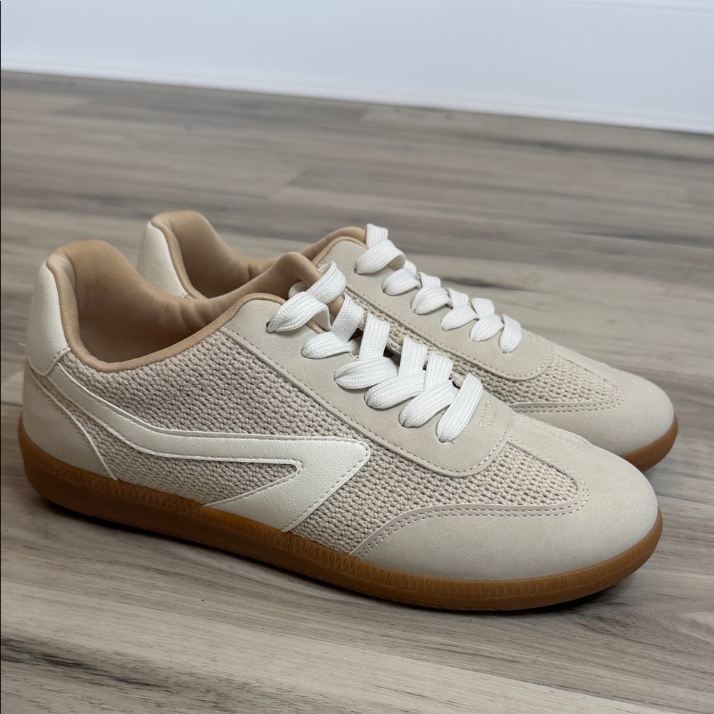 NWOT Dolce Vita Beige Casual Sneakers with White Laces Siz 8.5 Womens - Picture 2 of 16